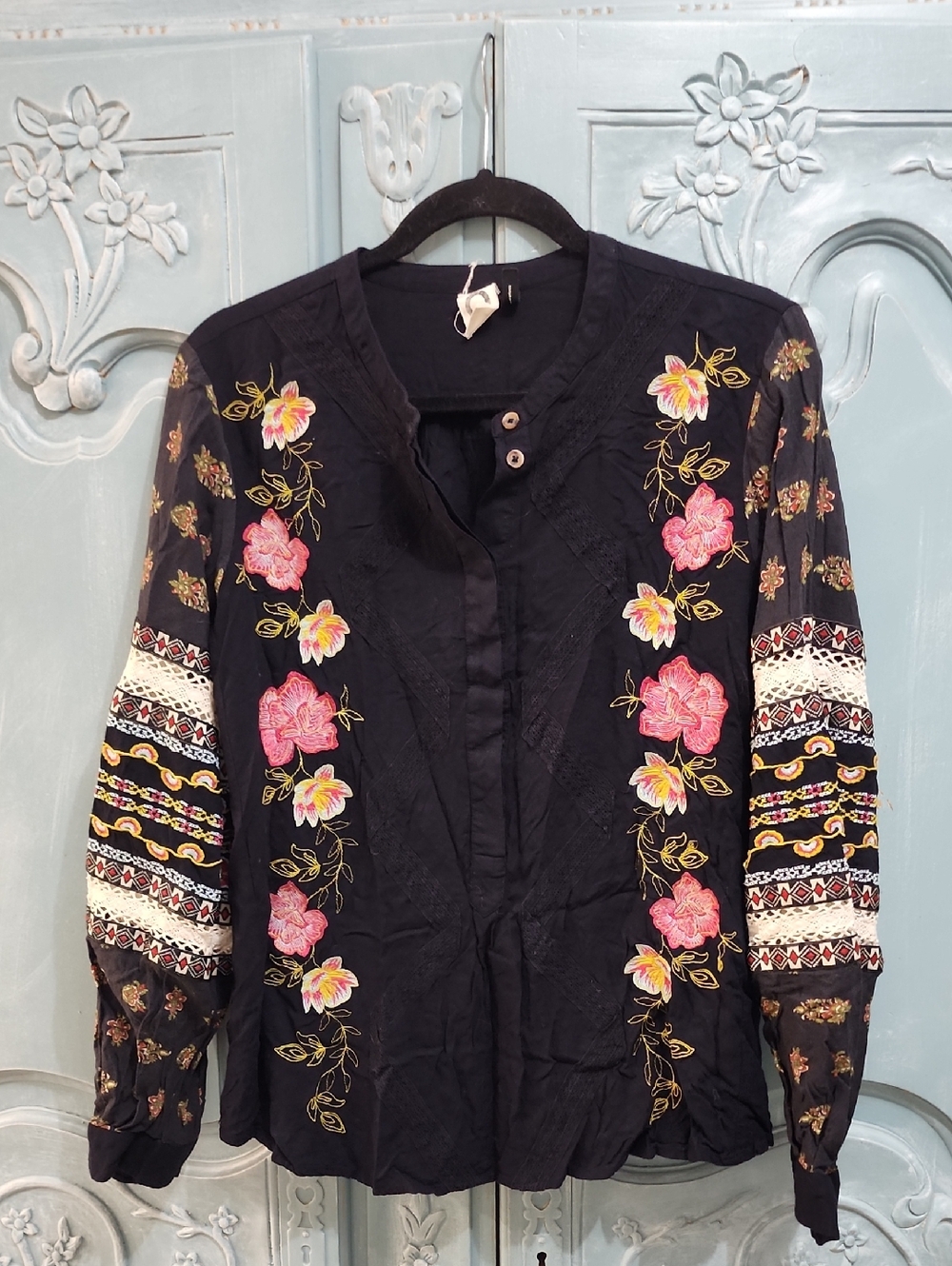 Anthropologie Akemi + Kin Blouse Embroidered